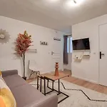 Cozy Studio At Republique - 2P